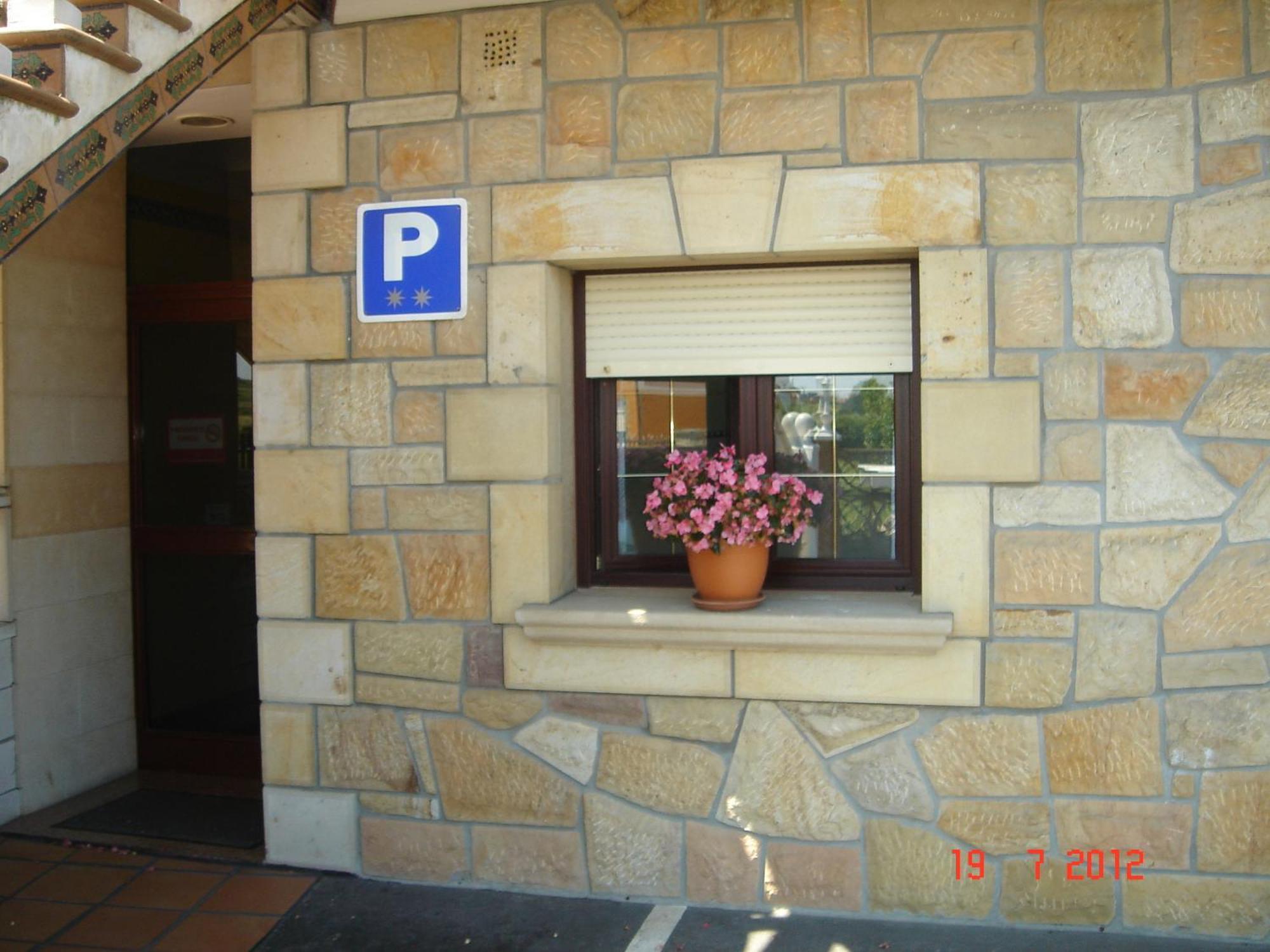 Residencial Santamaria Hotel Sancibrián Eksteriør billede